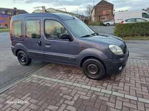 Renault kangoo 2004 essence mil km 2300€