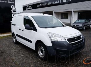 Peugeot Partner 1.6 hdi 3 places # Attache remorque !