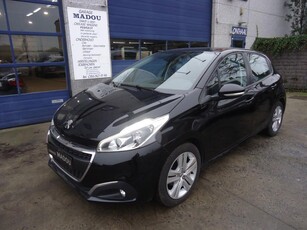 PEUGEOT 208 1.2 CC