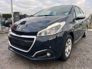 Peugeot 208 I Facelift 2018 1.2 essence 68ch version Like