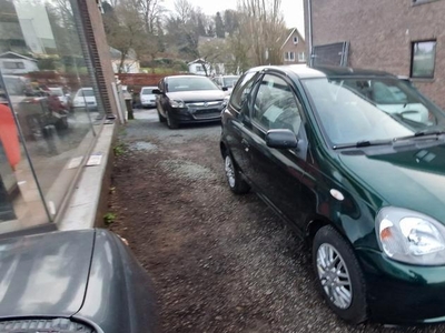 Toyota yaris 1.0 ess 84000 km ct en carpass ok roze blad.