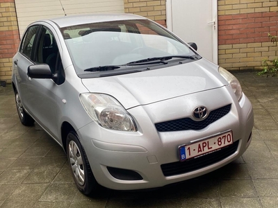 Toyota Yaris 1.0i Essence Euro4 12/2010 5 Portes Airco Radio