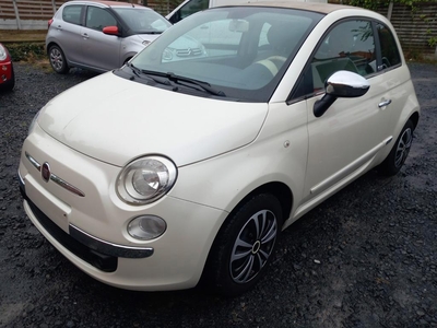 Fiat 500 cabrio parelmoerwit , airco met lichte achterschade