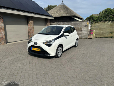 Toyota Aygo 1.0 VVT-i x-first