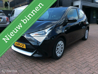 Toyota Aygo 1.0 VVT-i x-Play Camera Airco apple Carplay btw nap