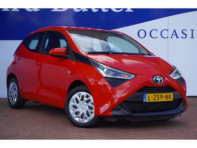 Toyota Aygo 1.0 VVT-i x-play / Navi / CarPlay / Camera / Automaat / 6800KM / Orig. NL