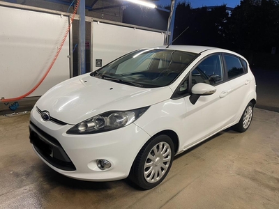 Ford fiesta 1.6 TDCI 2012 135.000 euro5 prête à immatriculer