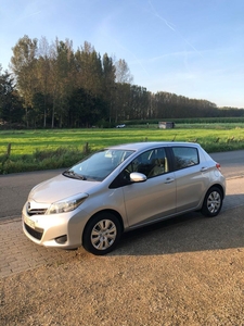 Mooie zilvergrijze Toyota Yaris, bouwjaar 2012, 44.000km