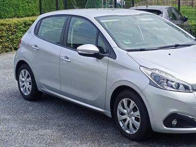 Peugeot 208 1.2 benzine, in perfecte staat, reeds gekeurd