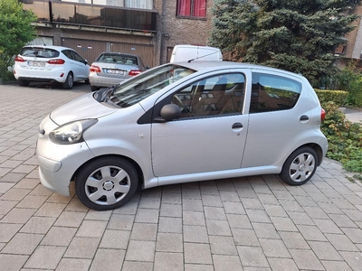 Toyota aygo moteur 1.0 cc ct ok feuille rose 3750 eur