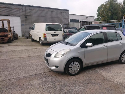 Toyota yaris 1300cc essence 2006 149000km ve clim GARANTIE