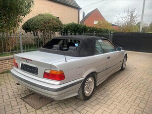 BMW 3 serie E36 cabrio. Lichte opknapper