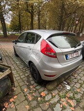 Ford fiesta netjes gebruikt zonder problemen.