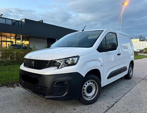 Peugeot Partner 1.2 Benzine in topstaat