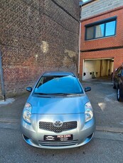 Toyota yaris 1.3 essence ️ garantie 1 ans