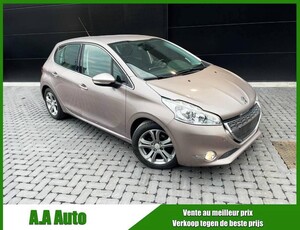 Peugeot 208 Allure Essence année 2013 carnet Complet