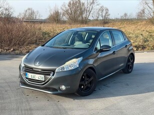 Peugeot 208 Féline 1.6 e-HDI 92 PK Pano Dak - Navi - Bomvol!