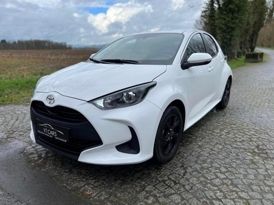 TOYOTA YARIS / CARPLAY / Dynamic cruise control / 11***km /