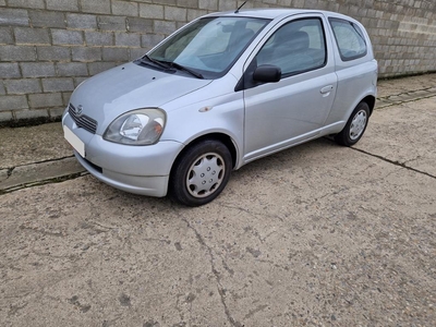 yaris 1.0i essence 1999 1er propriétaire 154000km carnet