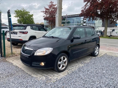 SKODA FABIA 1.2 BENZINE GEKEURD WEINIG KM FACELIFT AIRCO ✅