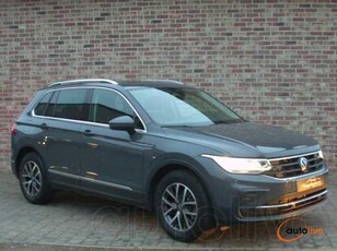 Volkswagen Tiguan 1.5 TSI DSG :Toit pano,attellage,Navi,Caméra...