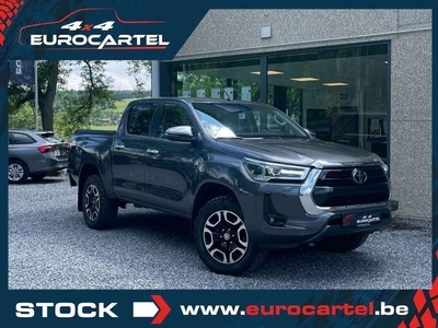 Toyota Hilux 2.4D 150Cv | Caméra | Attache 3.5T | Couvercle