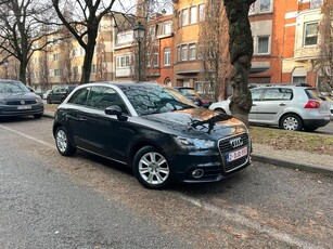 AUDI A1 1.6 TDI HANDMATIGE GPS AIRCONDITIONING