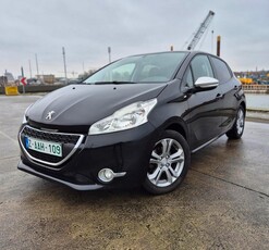 Peugeot 208/1.2 Benzine/126.000km/Navi/Airco/Gekeurd VVK