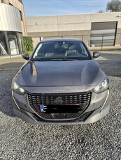 Peugeot 208 automaat met lichte schade