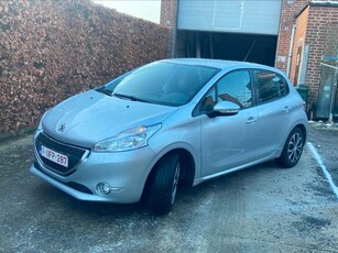 Prachtige Peugeot 208, benzine