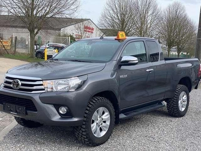 Toyota Hilux 2.4 D4D EXTRA-CAB 4X4 23 925 eur htva