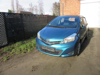 Toyota yaris 1.3 benzine euro 5 , Airco, navigatie