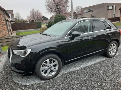 Zwarte Audi Q3