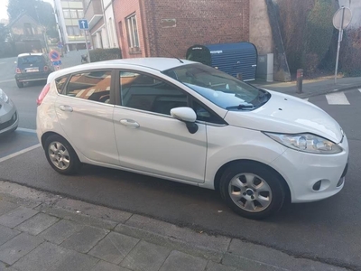 FORD FIESTA EURO 5 CT KLAAR OM GEREGISTREERD TE WORDEN