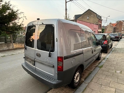 Opel combo utilitaire / diesel 135.000 km 2009