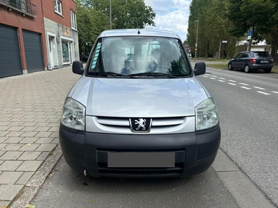 Peugeot partner 1.4 benzine lichtevracht