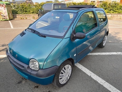 RENAULT TWINGO openlucht jaar 06/2004 EURO 4