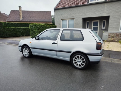 VW golf3 1.8ess automatique 130mkm propre futur collector