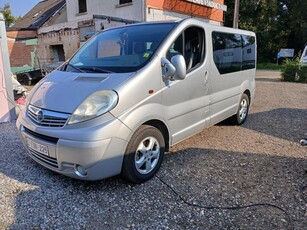 Opel vivaro 2006 2.5 tdci 6 plaatsen airco