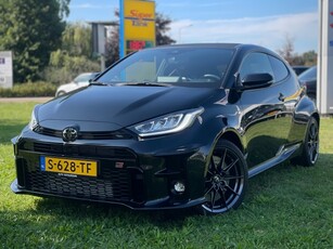 Toyota Yaris 1.6 GR PERFORMANCE CARBON