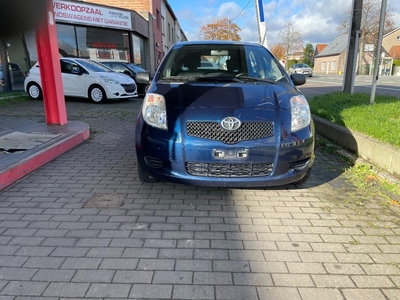 TOYOTA YARIS. 1,0 BENZINE. 122.000KM . EURO4. MET KEURING.