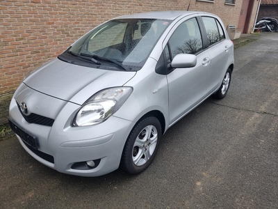 Toyota Yaris !!! VENDU !!! 1.3i VVT-i Confort CVT airco