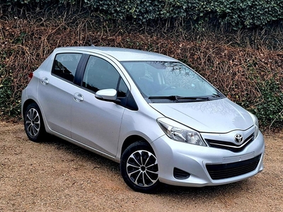 Toyota Yaris 1.3vvTi Gekeurd Met Car-pass