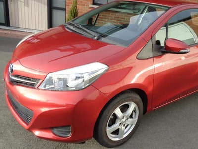 Toyota Yaris COMFORT +NAVI+SENSOREN ACHTER (bj 2012)