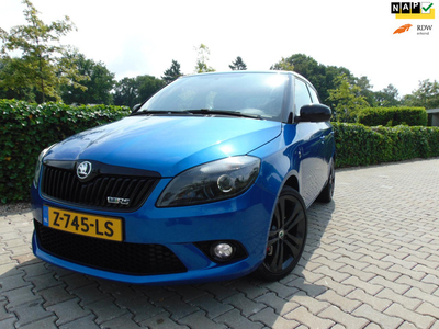 Skoda Fabia 1.4 TSI RS Automaat , 180Pk , 5-DRS. , Clima / Cruise / Stoelverwarming / Isofix / Xenon / Led / 17 Inch Lm Velgen.