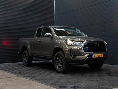 Toyota Hilux 2.4 D-4D Xtra Cab Professional