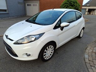 FORD FIESTA 1.2 BENZINE 135DKM EURO 5 / AIRCO / GEKEURD /