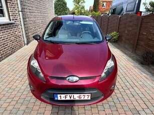 Ford Fiesta 1.6TDCI 2010 inclusief 4 bijna nieuwe winterband