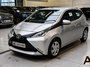 Toyota Aygo 1.0i VVT-i x-play - CAMERA / BLUETOOTH / AIRCO /