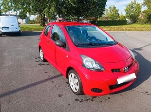 Toyota Aygo 1L 68cv 2e main